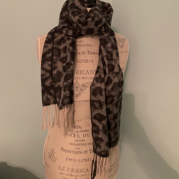 Lord and Taylor/Cashmere scarf - Picture 2 of 5